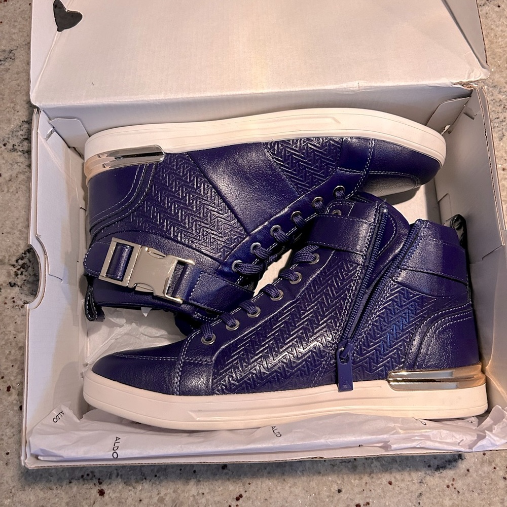 ALDO high tops - size 9 mens, deep royal purple with gold detail. Brand new!